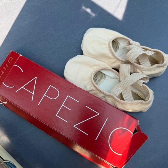 Capezio Girls Light Pink Canvas 12M Kids Ballet Shoes 🩰slippers - Picture 1 of 16